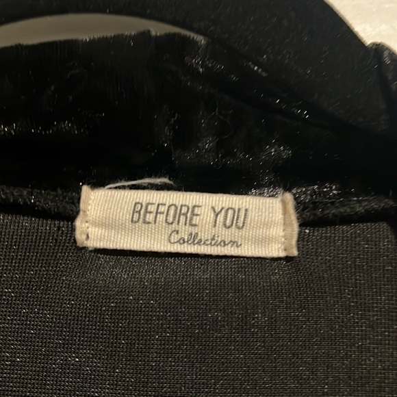 Like new Gorgeous Elegant Black Velvet Robe - Picture 5 of 6